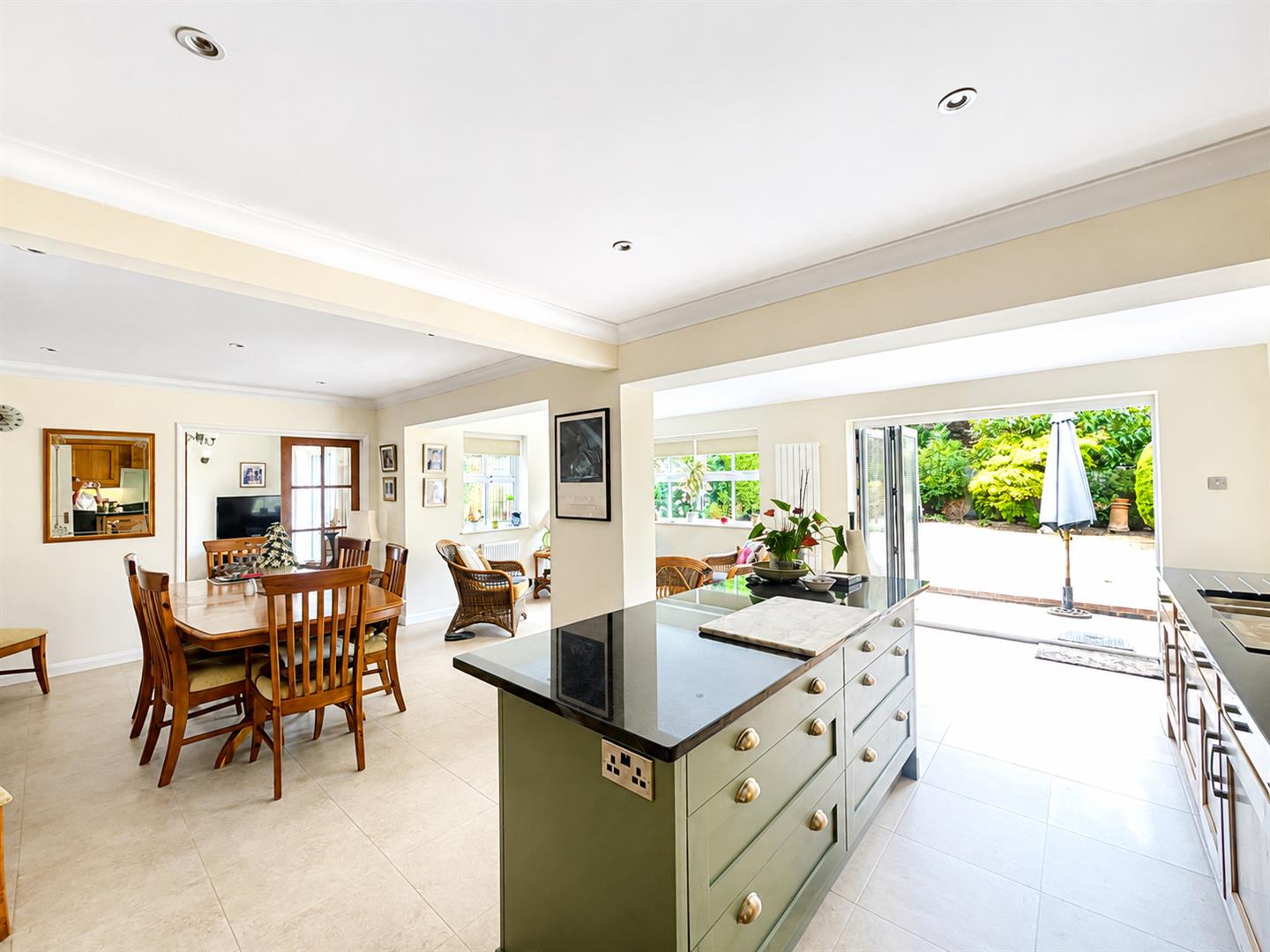 4 bed property in Farm Close, Sutton